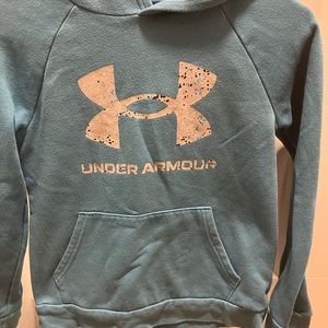 Youth M Under Armour hoodie